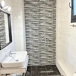 Minas Luxury 3* ستافروس